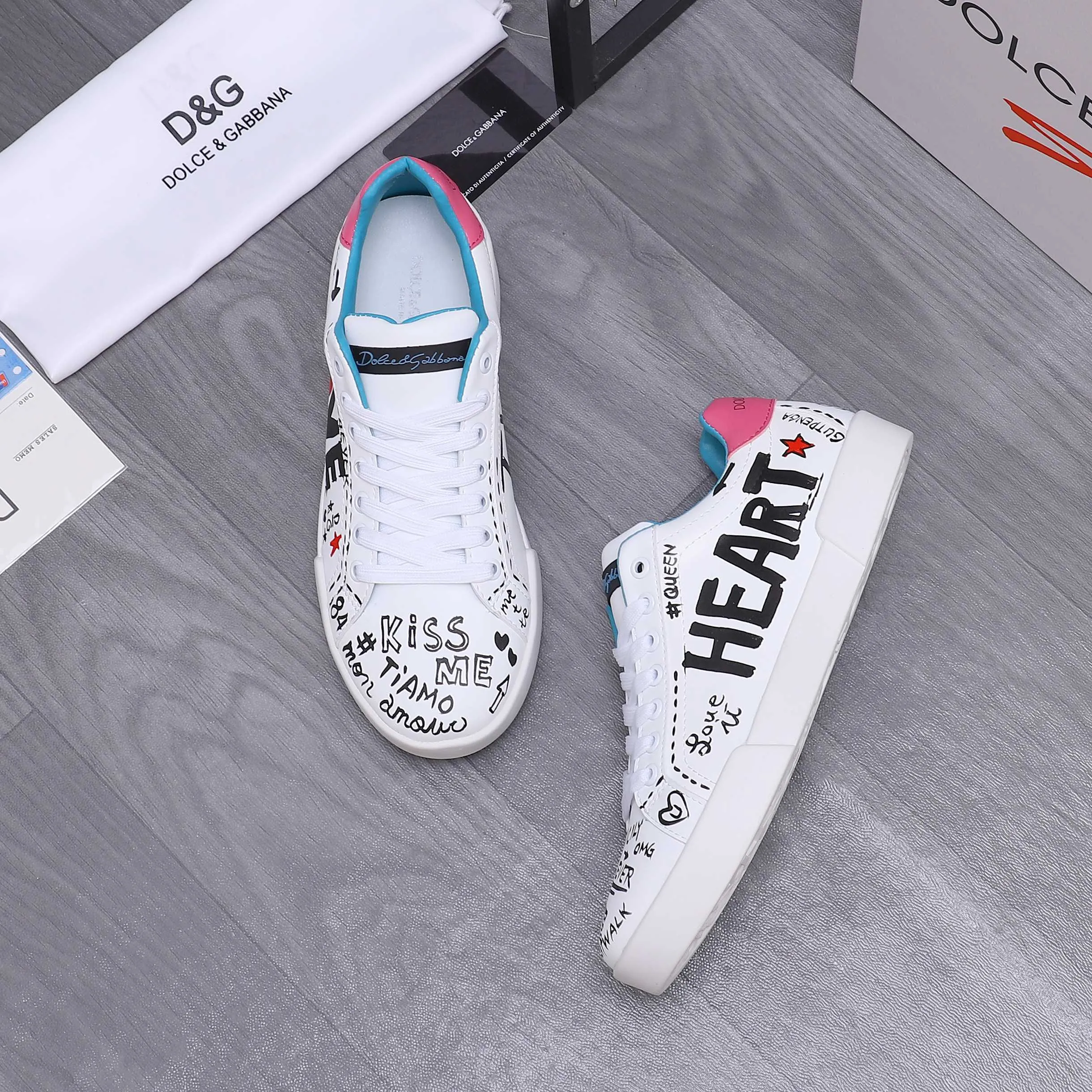 Men's shoes 💰480 Product trademark: DG (Dolce & Gabbana) couple's casual shoes Regular size: 35-46 (45.46 is custom-made and non-refundable) Product materials: Selected graffiti cowhide upper, leather lining, cowhide insole, original outsole